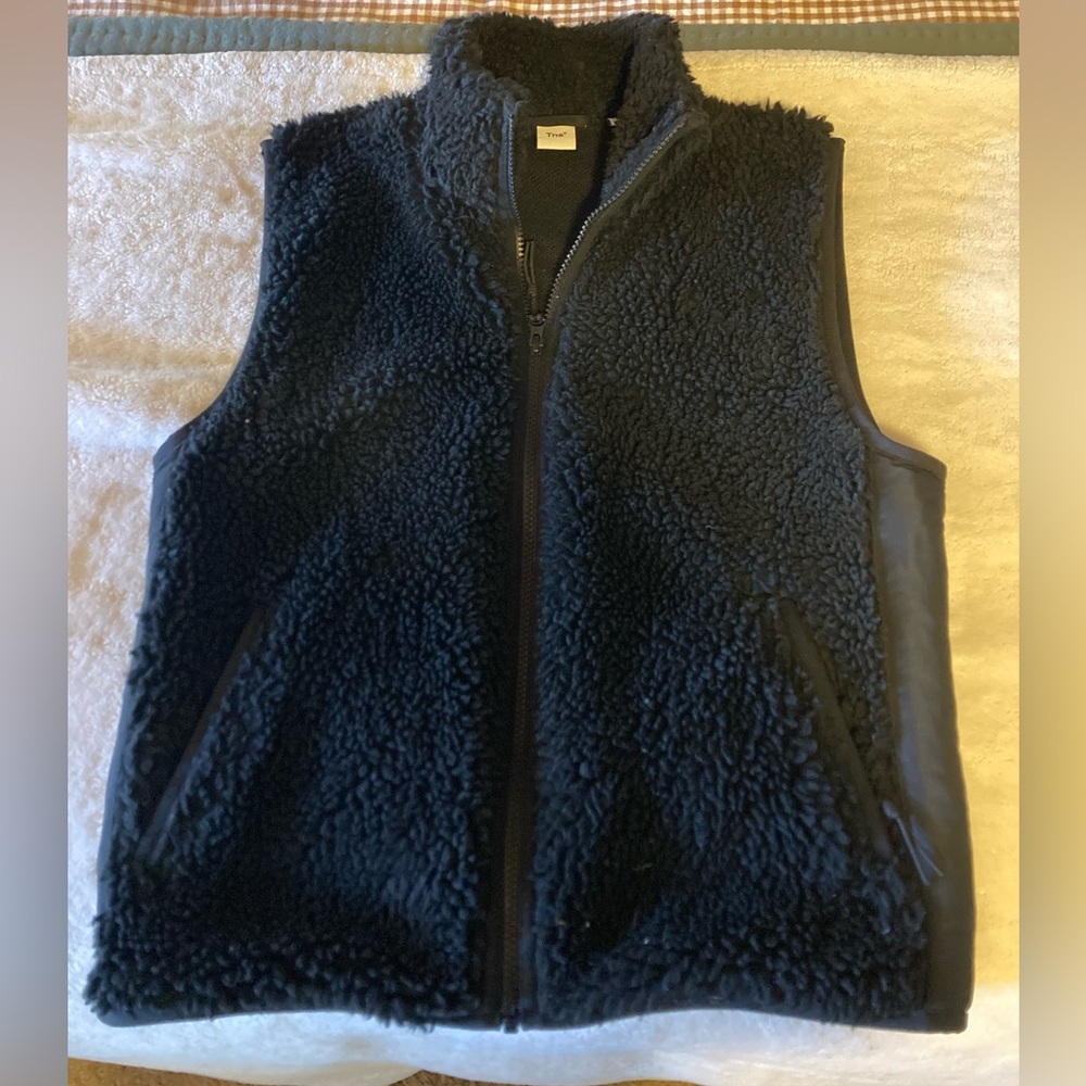 Aritzia Black Fleece Vest